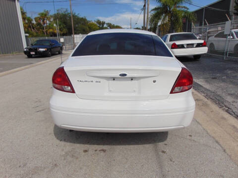 2006 Ford Taurus SE