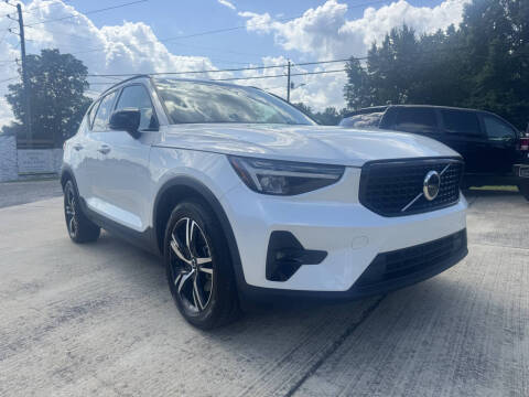 2023 Volvo XC40 B5 Plus Dark Theme