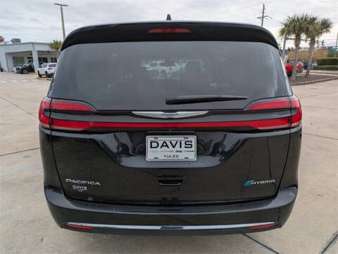2024 Chrysler Pacifica Plug-In Hybrid Select