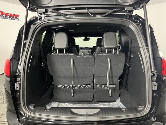 2026 Chrysler Voyager LX