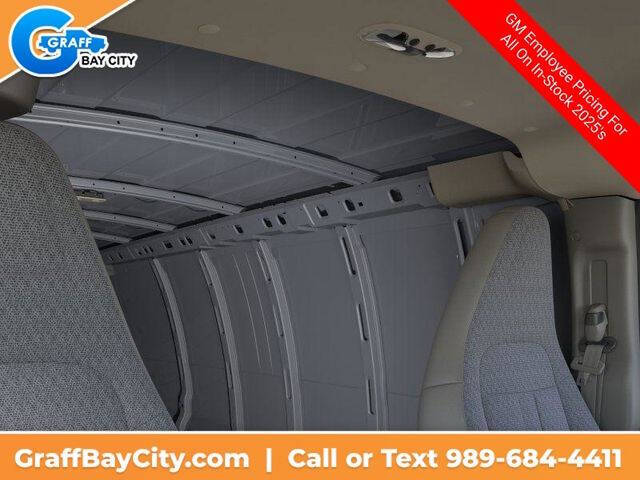 2025 Chevrolet Express 3500