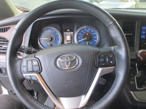 2017 Toyota Sienna Limited Premium 7-Passenger