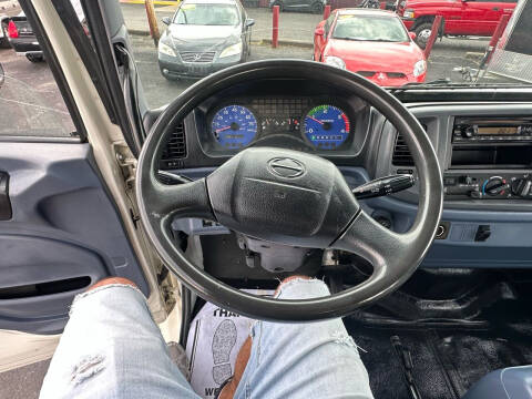 2005 Hino 145