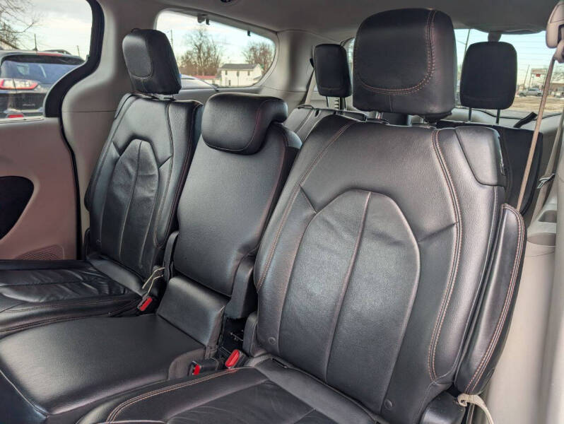 2017 Chrysler Pacifica Touring-L