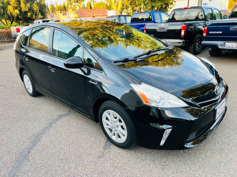 2014 Toyota Prius v Three