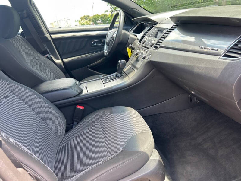 2016 Ford Taurus SEL