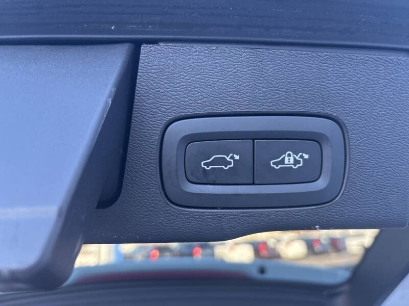 2025 Volvo XC60 B5 Plus Dark Theme