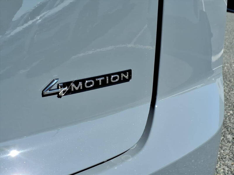 2026 Volkswagen Atlas Cross Sport SEL R-Line Black 4Motion