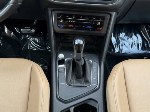 2022 Volkswagen Tiguan SE R-Line Black