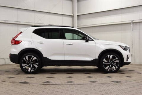 2025 Volvo XC40 B5 Plus Dark Theme