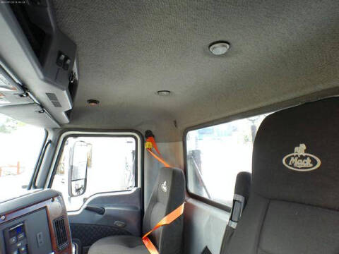 2013 Mack Pinnacle