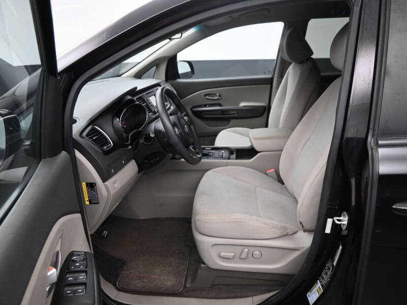 2017 Kia Sedona LX