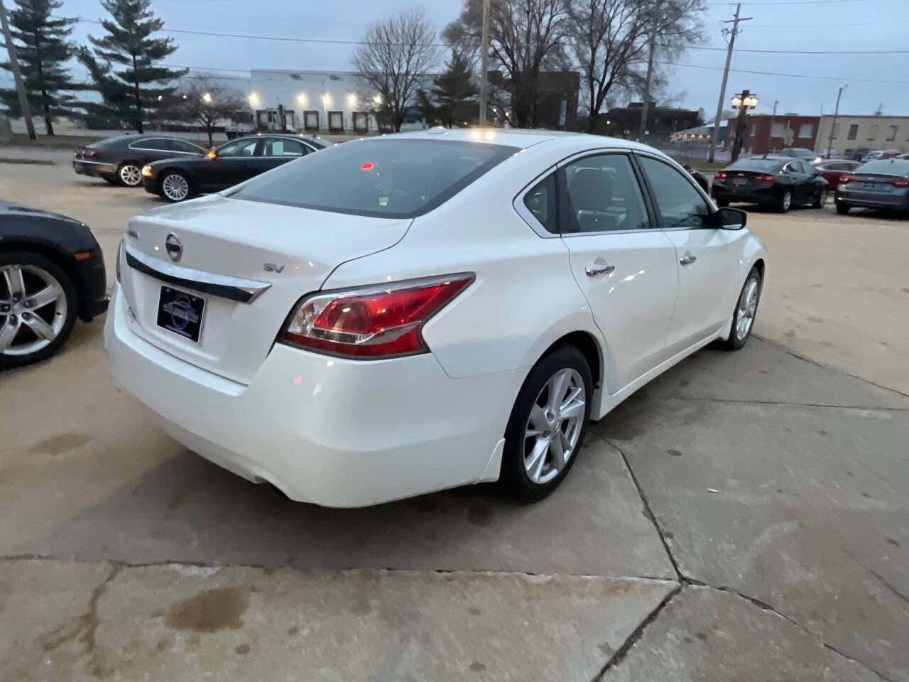 2015 Nissan Altima for sale at Auto Connection in Waterloo, IA