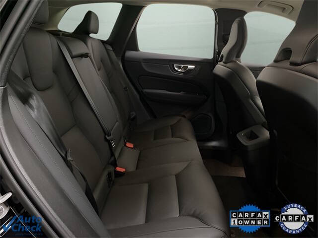 2025 Volvo XC60 B5 Plus Dark Theme