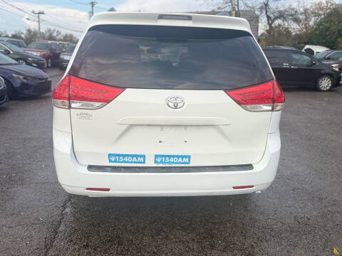 2013 Toyota Sienna XLE 8-Passenger