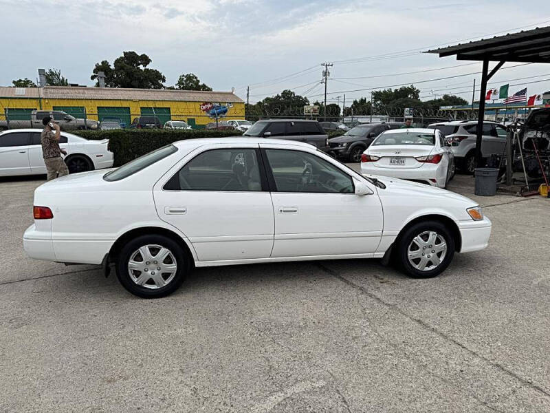 2000 Toyota Camry