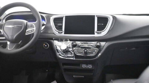 2025 Chrysler Voyager LX