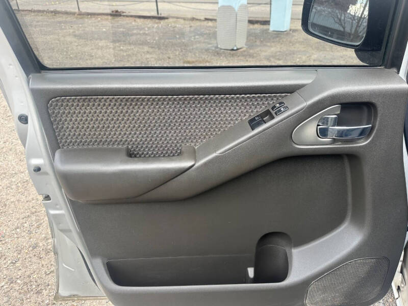 2005 Nissan Frontier LE