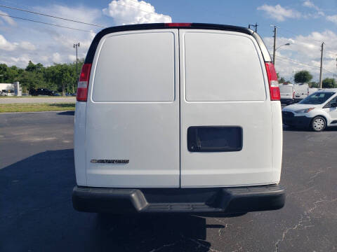 2022 Chevrolet Express 2500