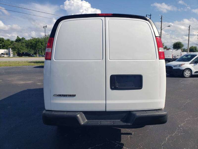 2022 Chevrolet Express 2500