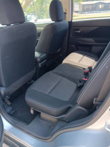 2017 Mitsubishi Outlander ES