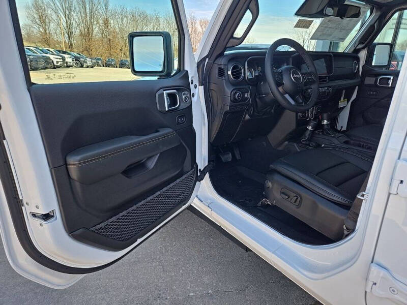 2026 Jeep Gladiator Sahara