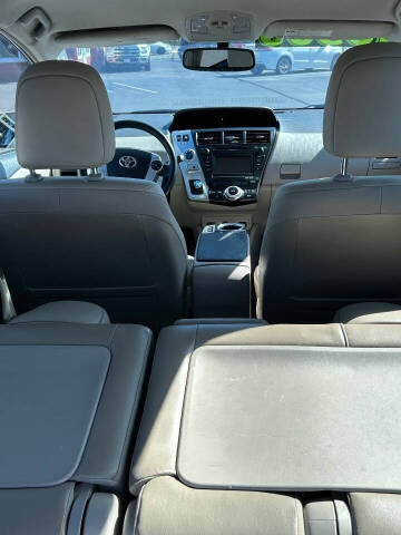 2014 Toyota Prius v Five