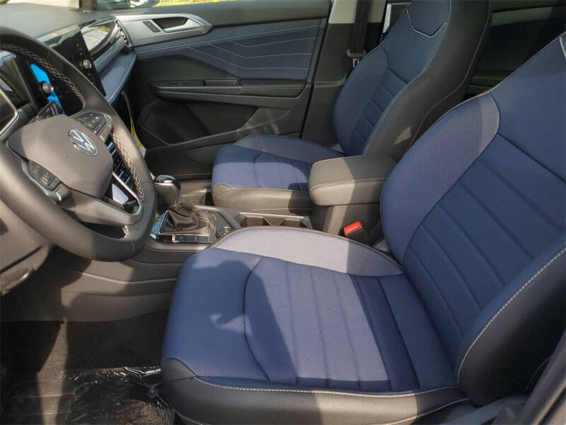 2025 Volkswagen Taos SEL 4Motion