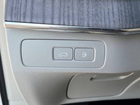 2023 Volvo XC90 Recharge T8 Ultimate Bright Theme 6P