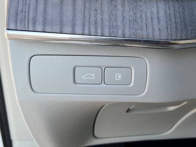 2023 Volvo XC90 Recharge T8 Ultimate Bright Theme 6P