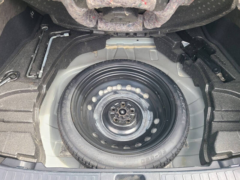 2022 Toyota Prius L Eco