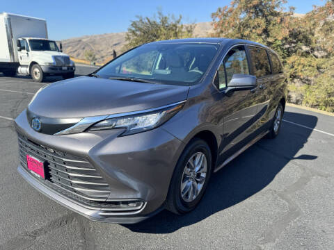 2023 Toyota Sienna LE 8-Passenger