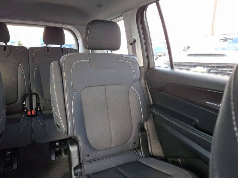 2022 Jeep Grand Cherokee L Laredo