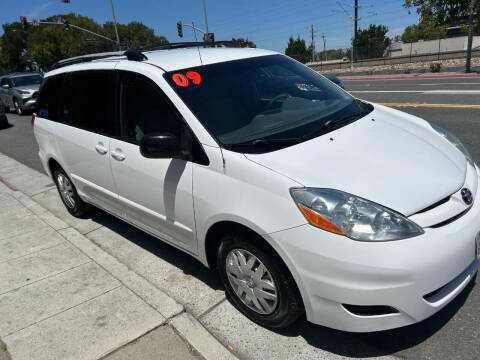 2009 Toyota Sienna LE 8-Passenger