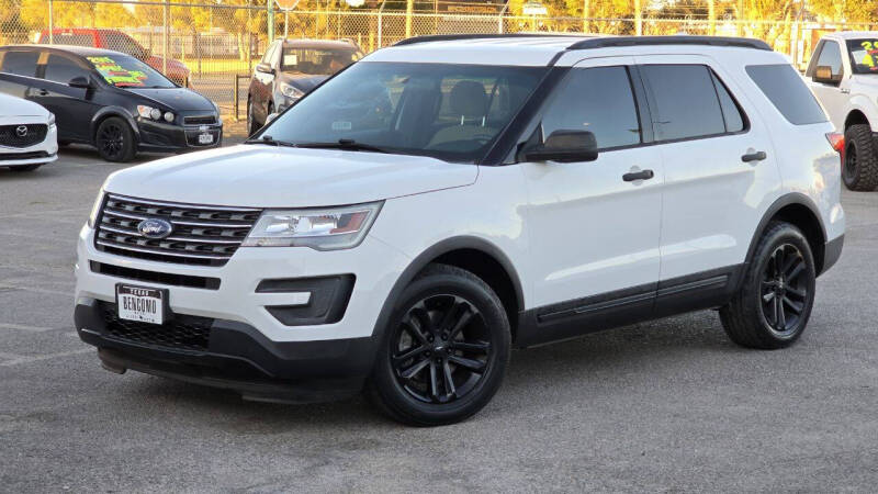 2017 Ford Explorer Base photo 2