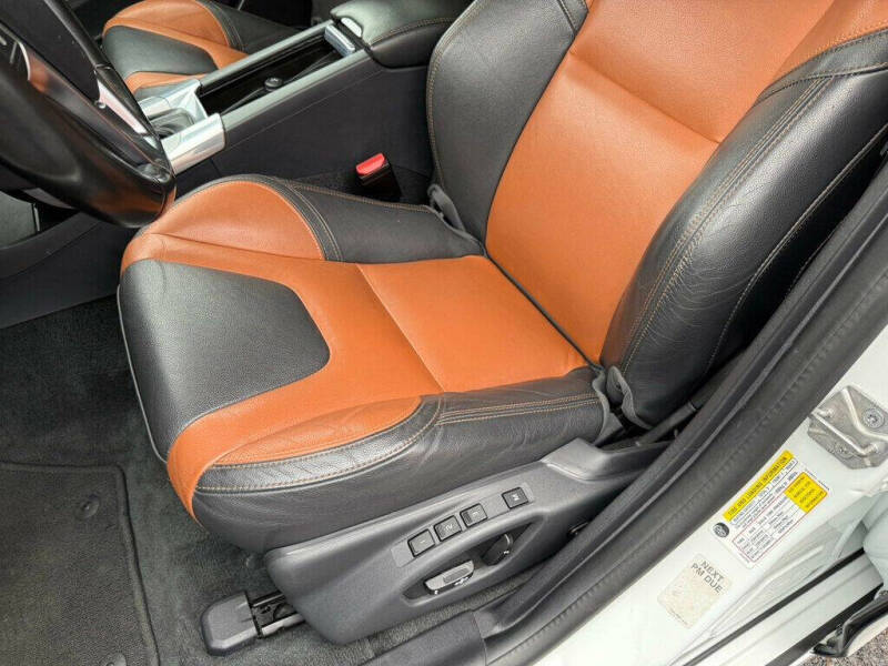 2018 Volvo V60 Cross Country T5 Premier