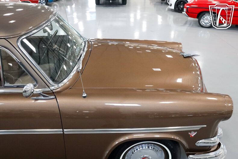 1954 Ford Crestline