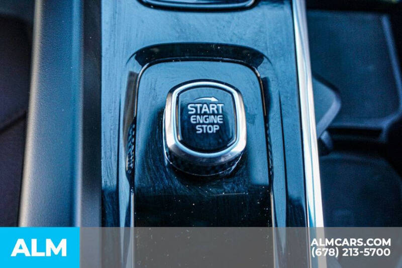 2024 Volvo XC60 Recharge T8 Plus Dark Theme