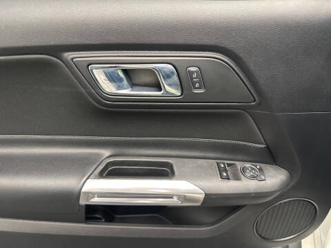 2017 Ford Mustang V6