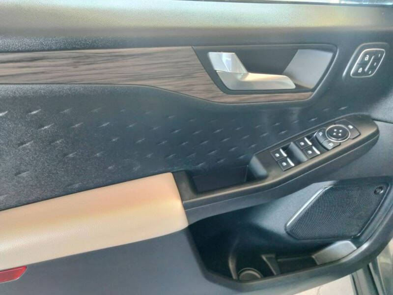 2020 Ford Escape Hybrid Titanium