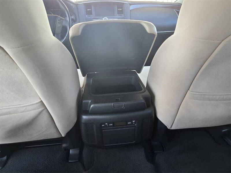 2017 Nissan Armada SV