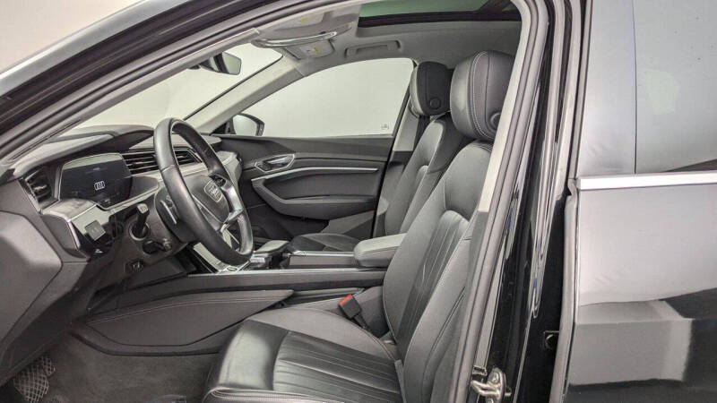 2023 Audi e-tron quattro Premium