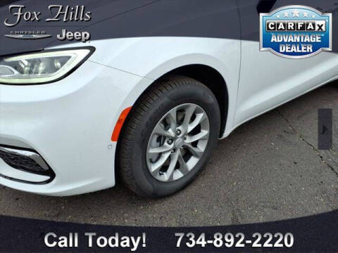 2026 Chrysler Pacifica Select
