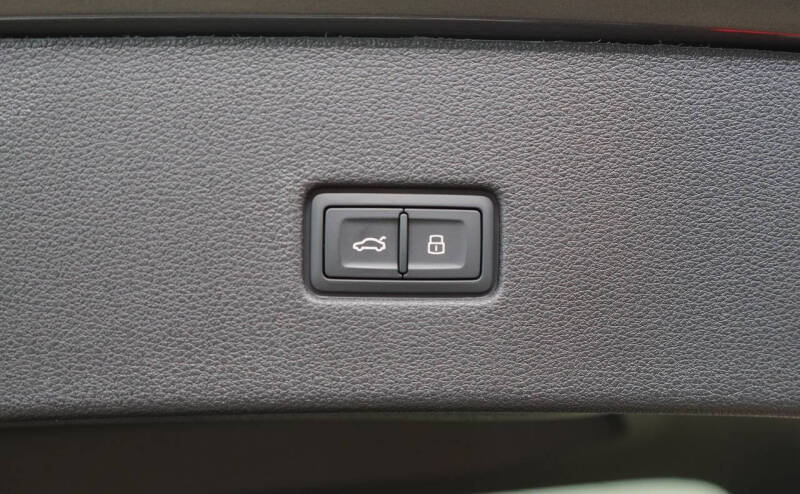 2023 Audi SQ8 4.0T quattro Premium Plus