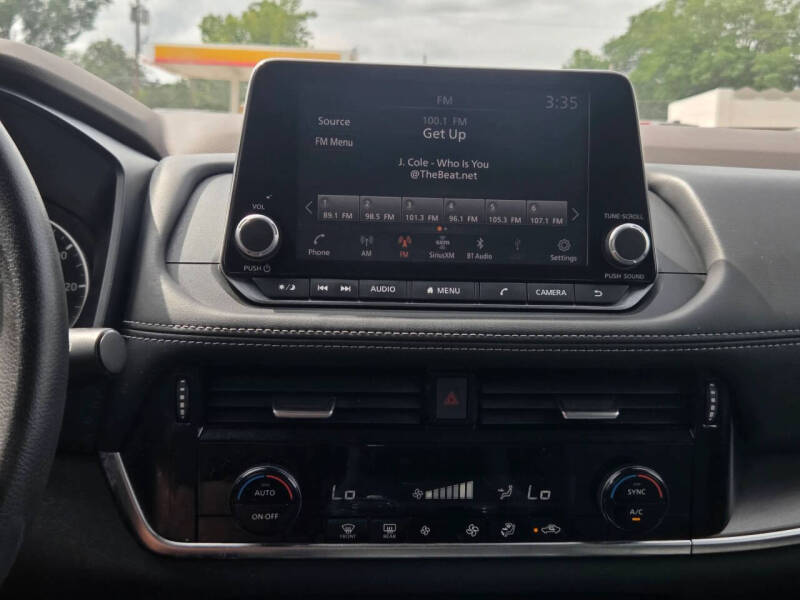2021 Nissan Rogue SV