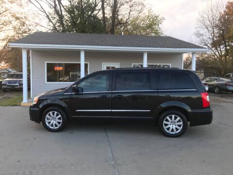 2014 Chrysler Town and Country for sale at Car Credit Connection in Clinton MO