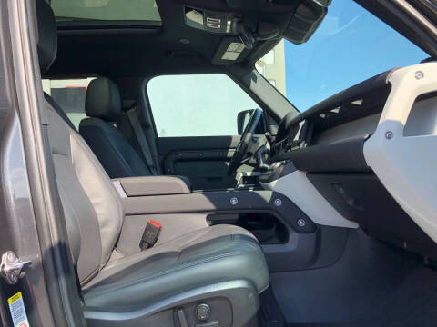 2023 Land Rover Defender 110 SE