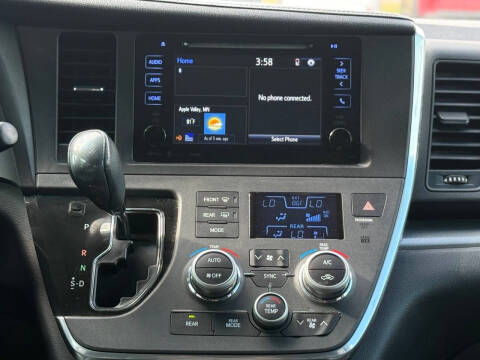 2017 Toyota Sienna SE 8-Passenger