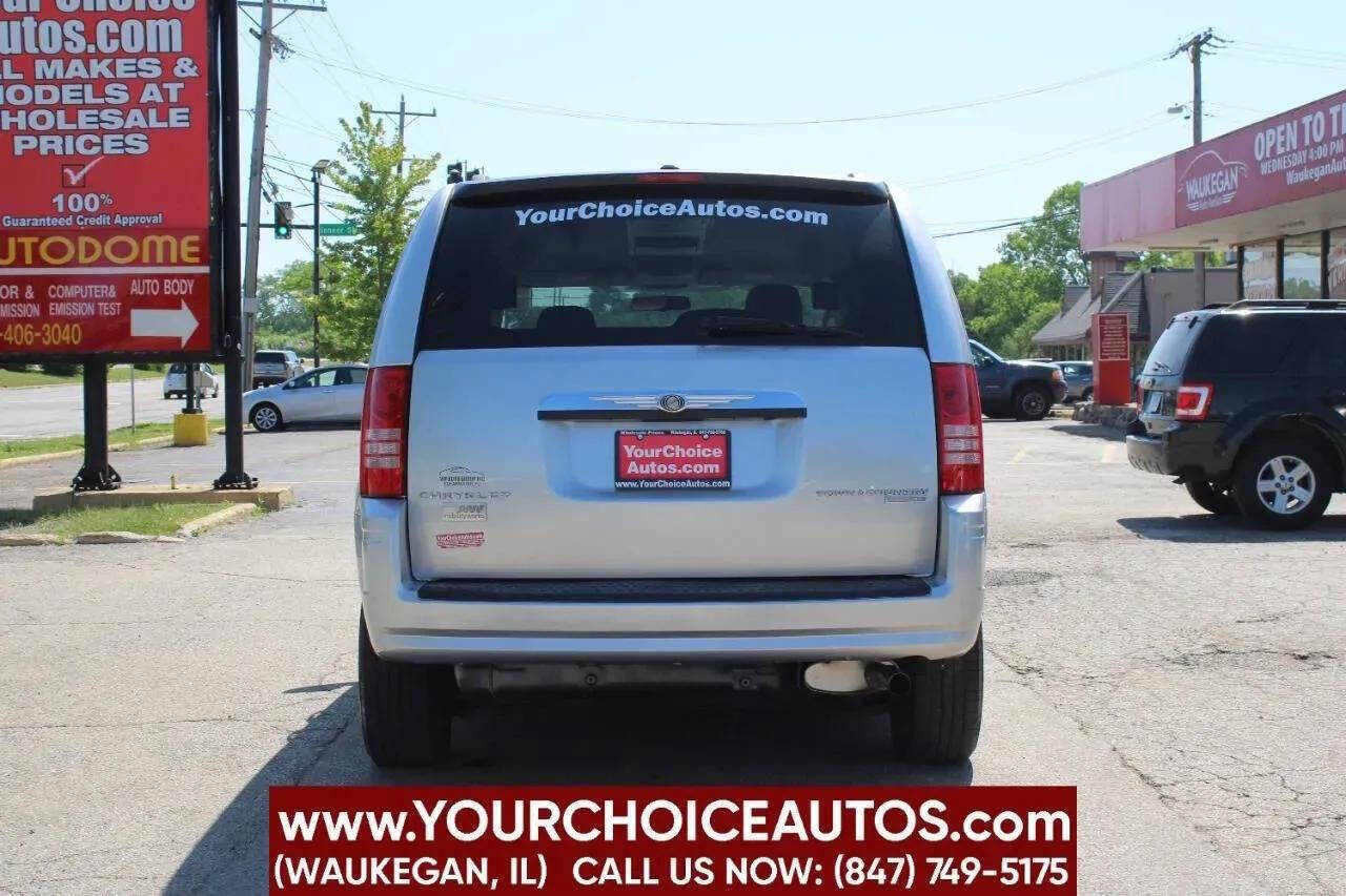 ChryslerTown and Country5