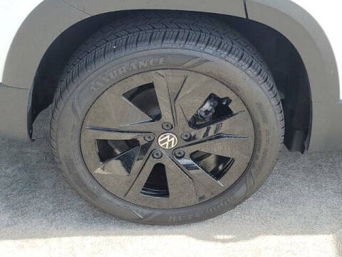 2025 Volkswagen Taos SE